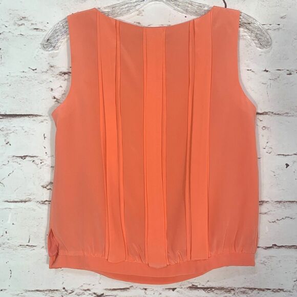 Trina Turk Coral 100% Silk Pleated Blouse Medium Vintage-Style Tank Chic Work - Picture 2 of 7